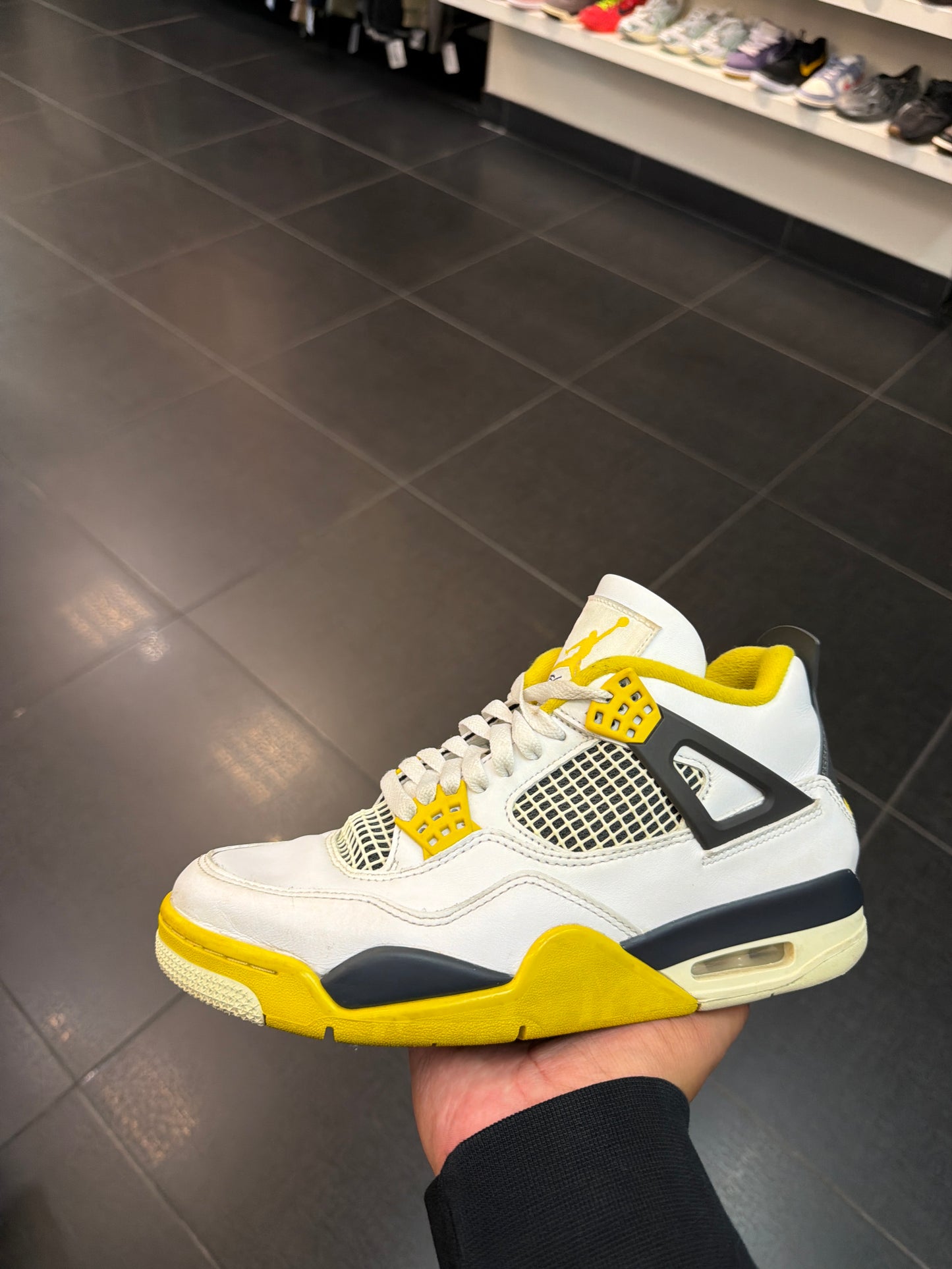 J4 Vivid Sulfur (Size 7.5M)