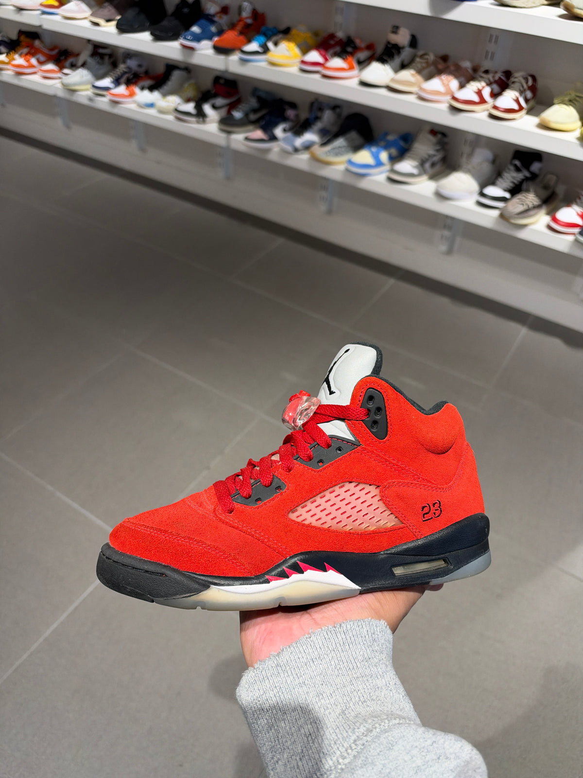 J5 Raging Bull (Size 6.5Y)