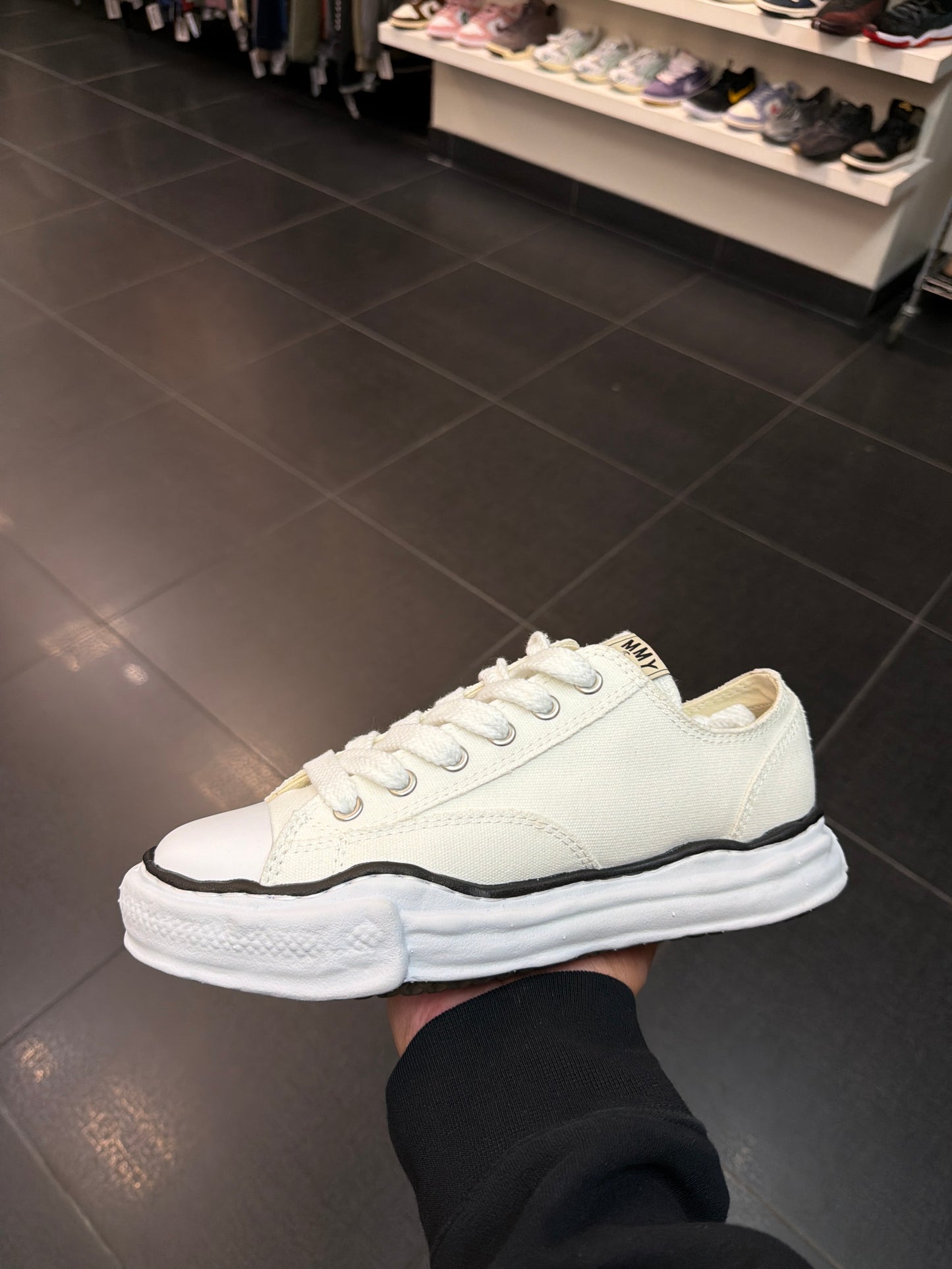 Maison Mihara White Peterson 23 (Size 10)